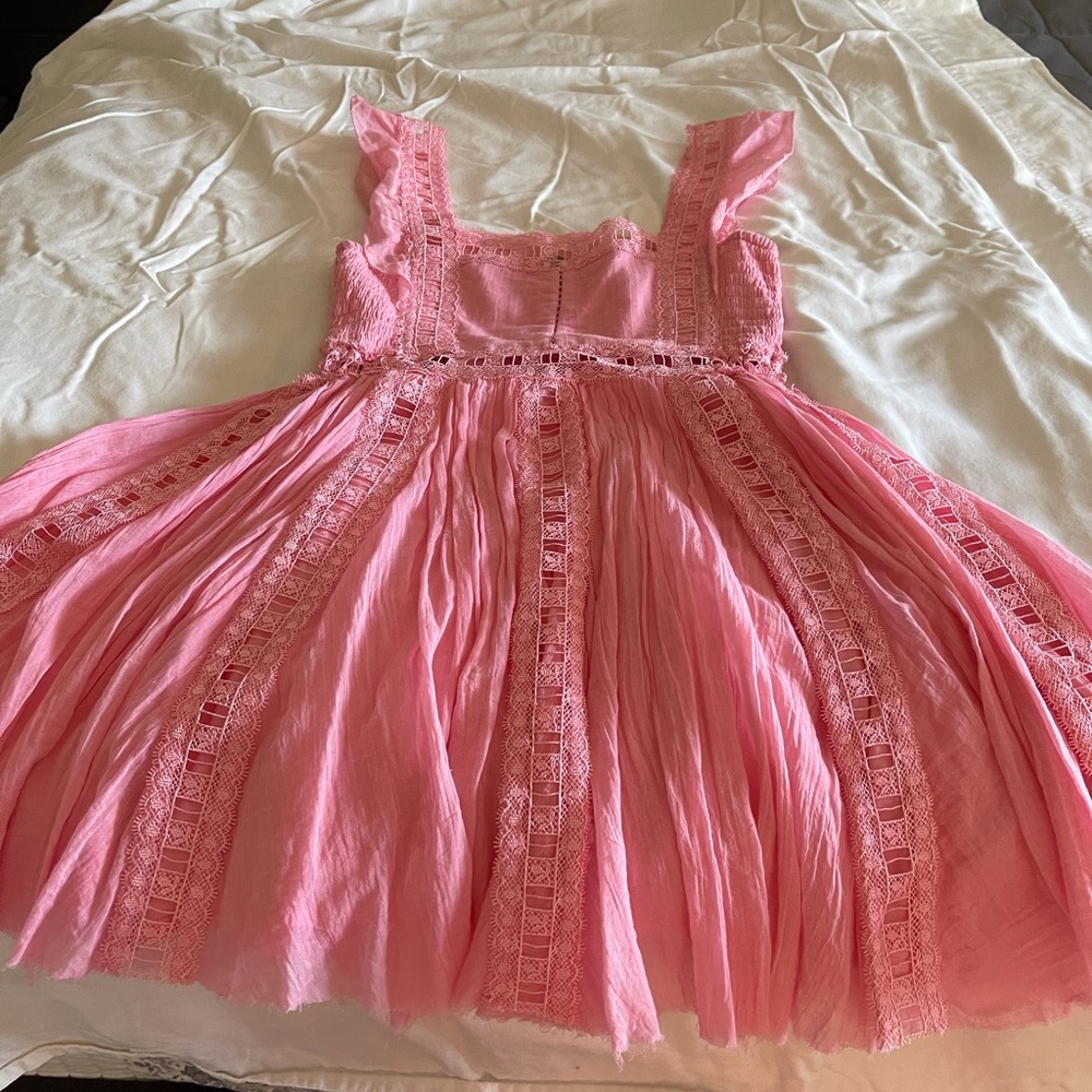 THIS DRESS IS PINK!  Very cute and musical festival vibes are strong in this one